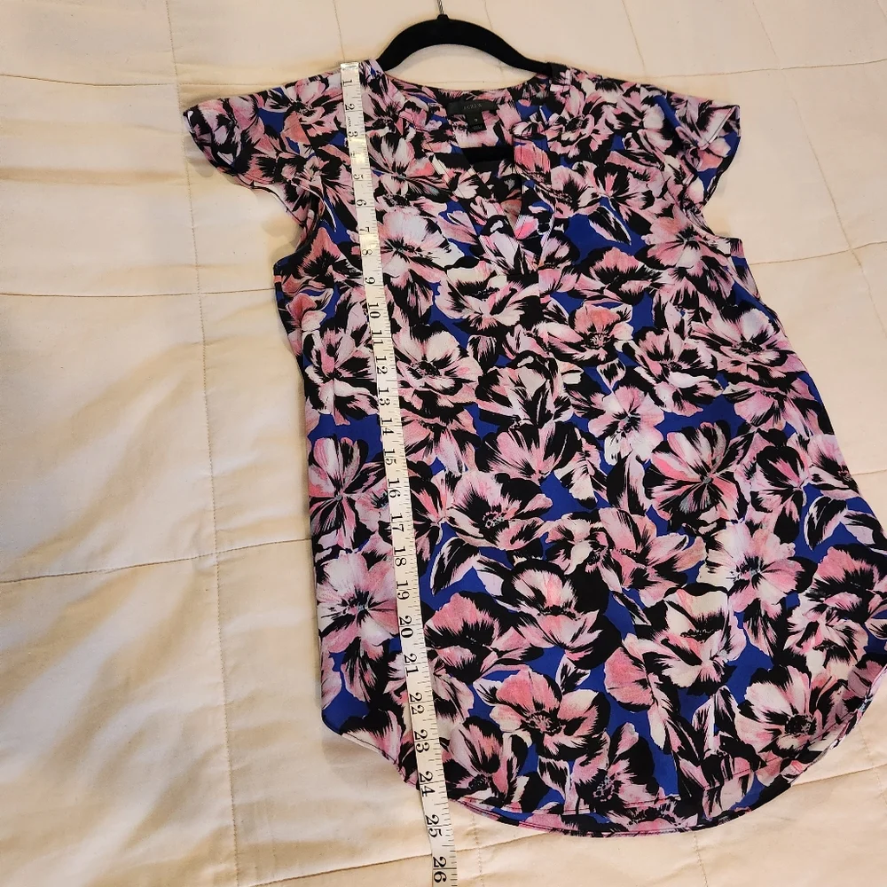 J. Crew Women's Blouse, 100% Silk, Pink & Blue Floral Cap Sleeve V-neck Sz 0 EUC